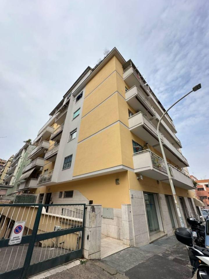 appartamento in vendita a Roma in zona Prenestino-Labicano