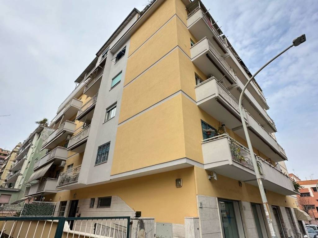appartamento in vendita a Roma in zona Prenestino-Labicano