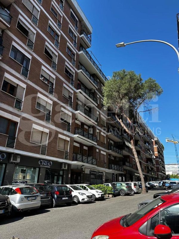appartamento in vendita a Roma in zona Tuscolano