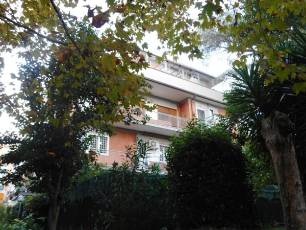 appartamento in vendita a Roma in zona Tomba di Nerone