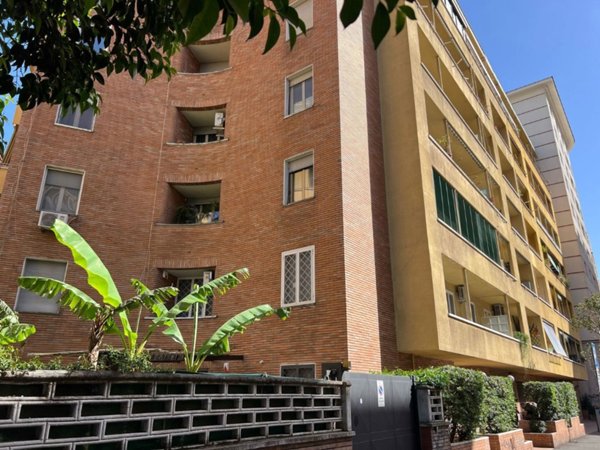 appartamento in vendita a Roma in zona Tuscolano
