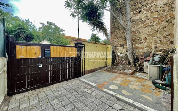 casa indipendente in vendita a Roma in zona Tuscolano