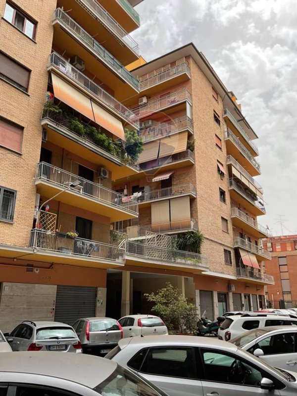 appartamento in vendita a Roma in zona Don Bosco