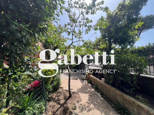 quadrivano in vendita a Roma in zona Osteria del Curato