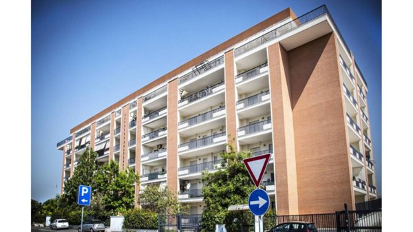 appartamento in vendita a Roma in zona Lunghezza