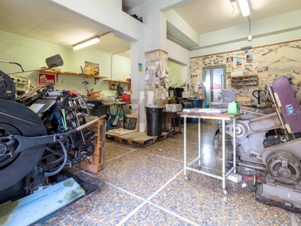locale commerciale in vendita a Roma in zona Prenestino-Centocelle