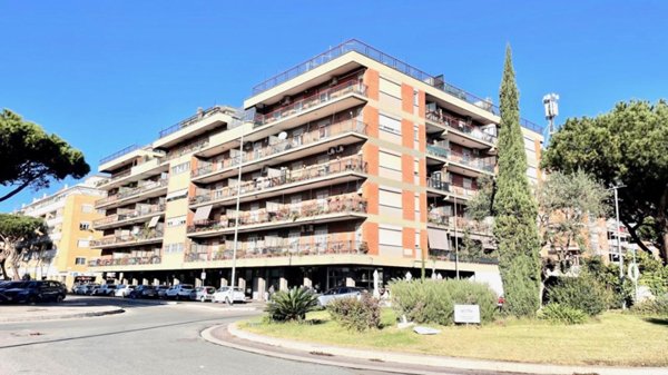 appartamento in vendita a Roma in zona Ostia