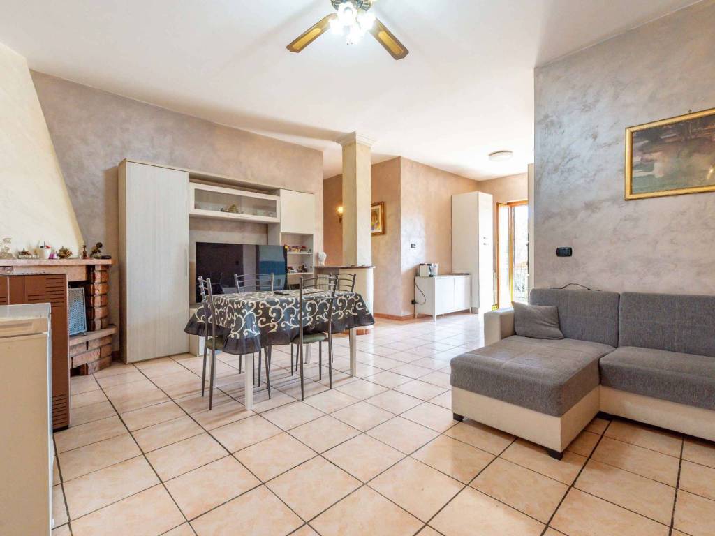 appartamento in vendita a Roma in zona Borghesiana