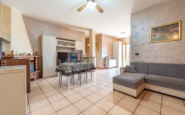 appartamento in vendita a Roma in zona Colle del Sole