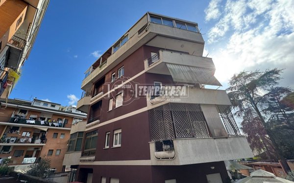appartamento in vendita a Roma in zona Tomba di Nerone