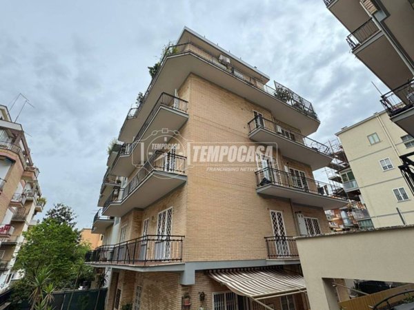 appartamento in vendita a Roma in zona Tomba di Nerone