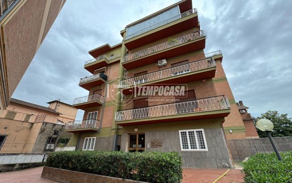 appartamento in vendita a Roma in zona Tomba di Nerone
