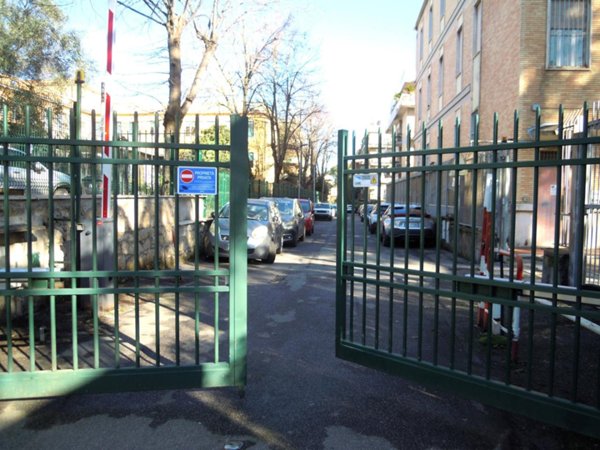 appartamento in vendita a Roma in zona Tomba di Nerone