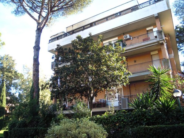 appartamento in vendita a Roma in zona Tomba di Nerone