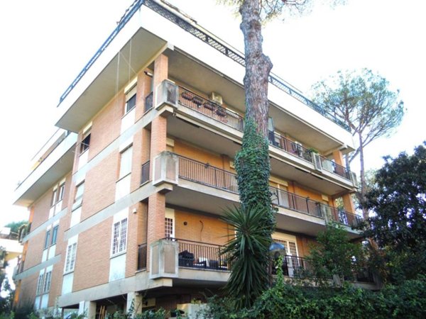 appartamento in vendita a Roma in zona Tomba di Nerone