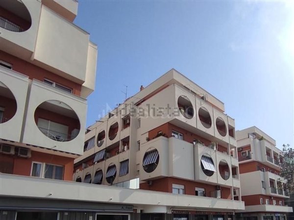locale commerciale in vendita a Roma in zona Ostia