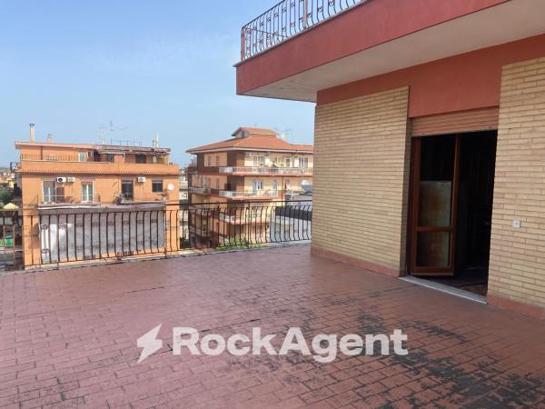 appartamento in vendita a Roma in zona Torre Angela