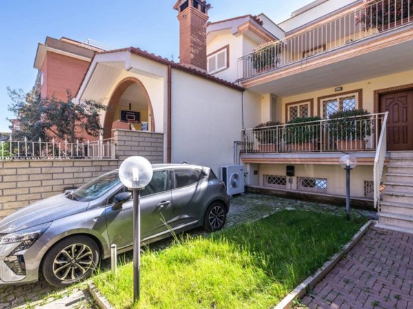 casa indipendente in vendita a Roma in zona Torrione Cerquetta