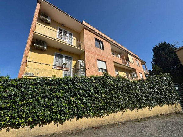 appartamento in vendita a Roma in zona Appio Pignatelli
