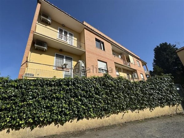 appartamento in vendita a Roma in zona Appio Pignatelli