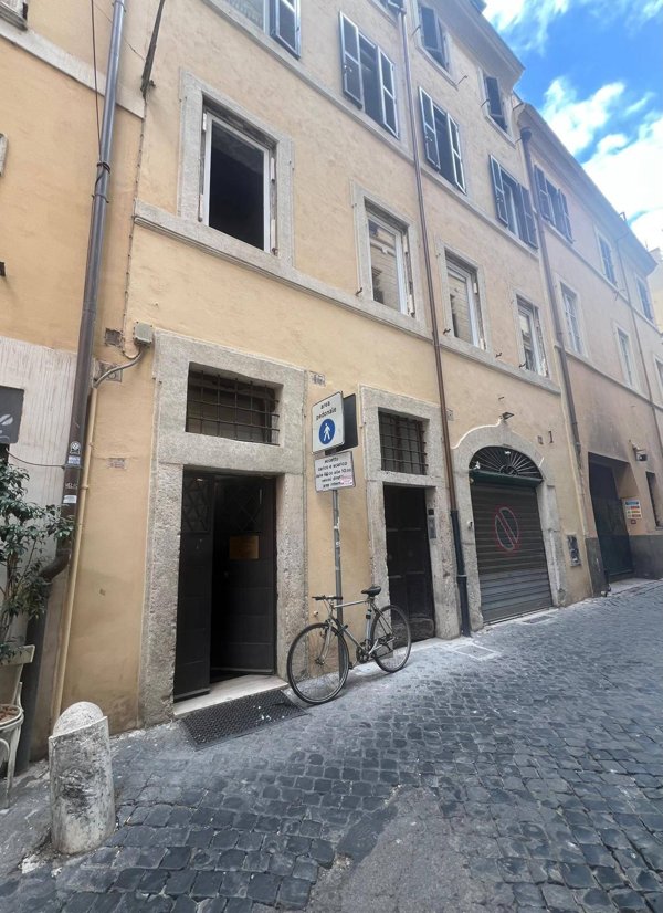 appartamento in vendita a Roma in zona Parione/Sant'Eustachio