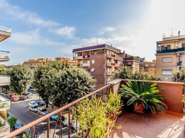 appartamento in vendita a Roma in zona Ostia