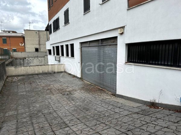 locale commerciale in vendita a Roma