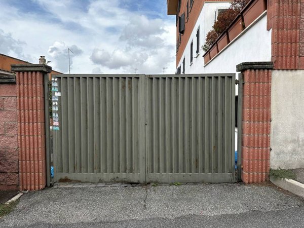 locale commerciale in vendita a Roma