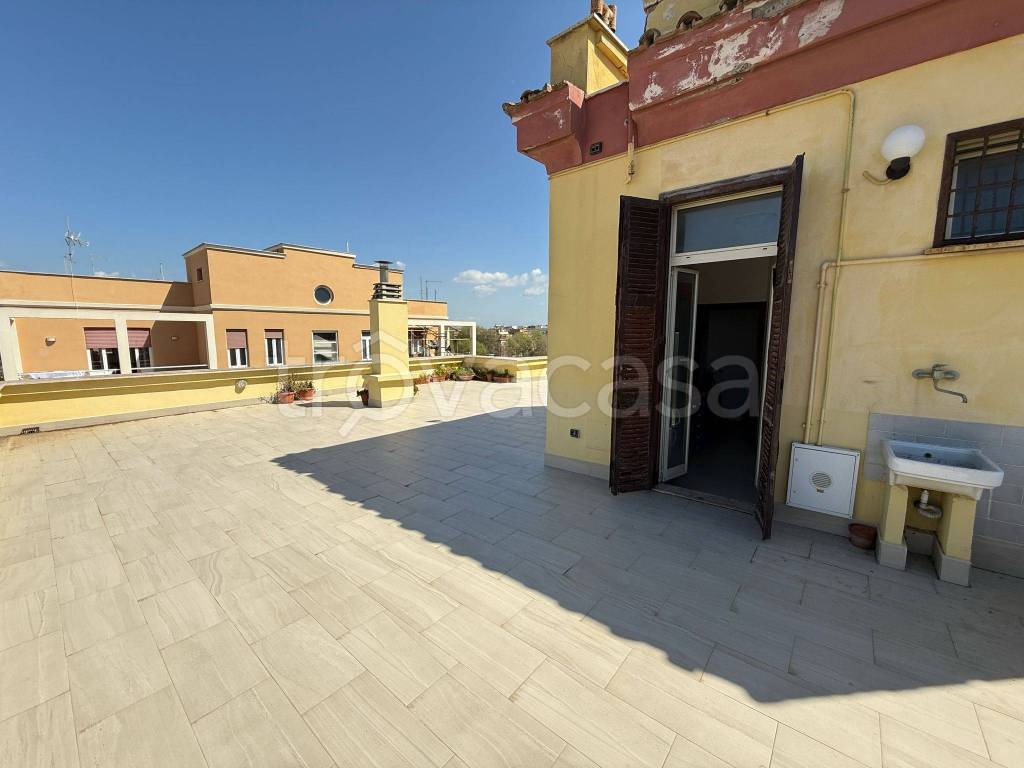 appartamento in vendita a Roma in zona Ostia