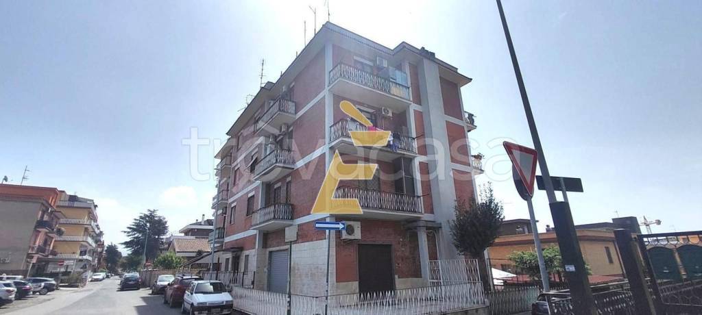 appartamento in vendita a Roma in zona Tor Bella Monaca