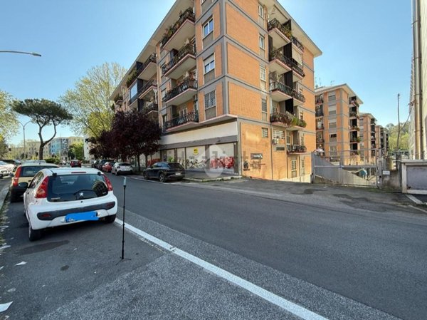 locale commerciale in vendita a Roma in zona Ardeatino