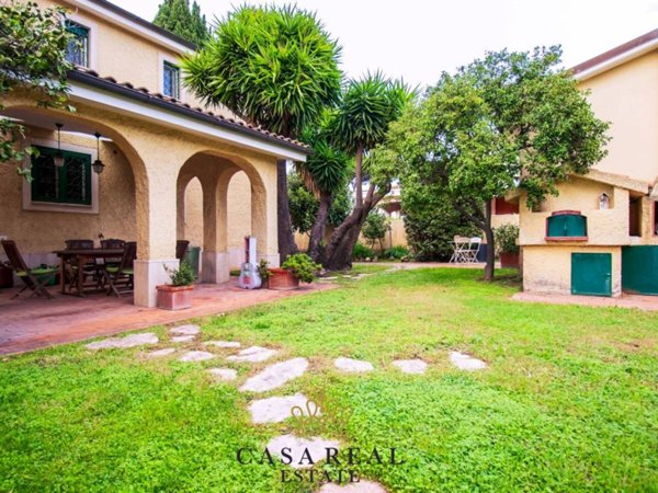 casa indipendente in vendita a Roma in zona Infernetto