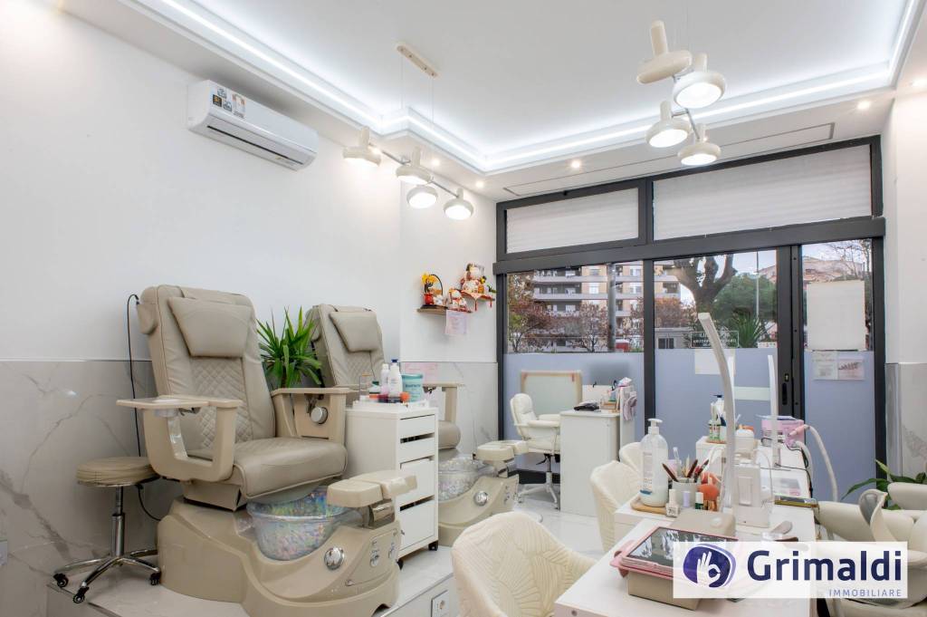 negozio in vendita a Roma in zona Ostiense