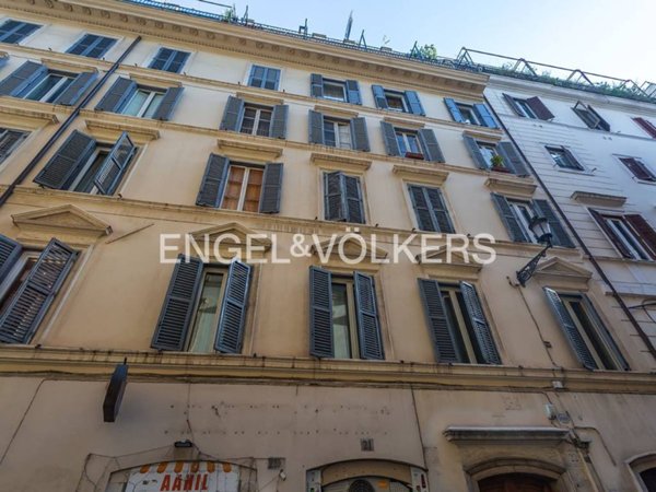 appartamento in vendita a Roma in zona Trevi-Colonna