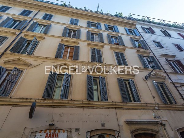appartamento in vendita a Roma in zona Trevi-Colonna