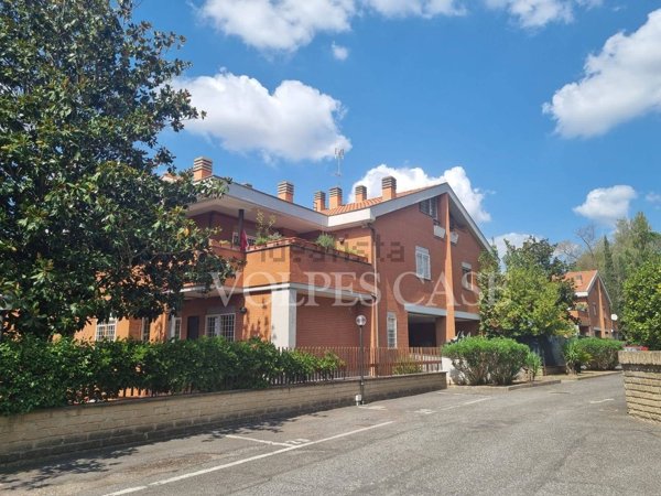 appartamento in vendita a Roma in zona Prima Porta