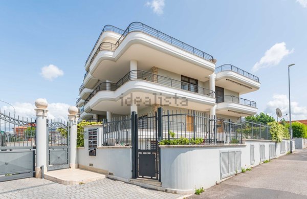 appartamento in vendita a Roma in zona Borghesiana