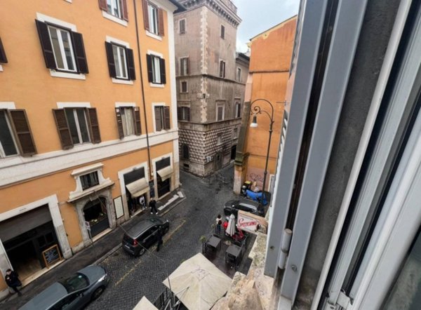 appartamento in vendita a Roma in zona Parione/Sant'Eustachio