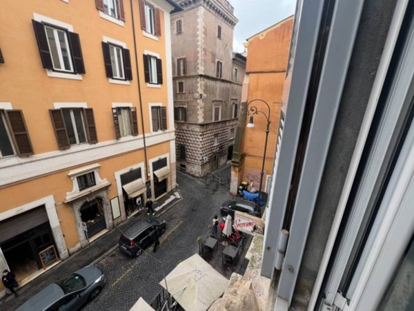 appartamento in vendita a Roma in zona Parione/Sant'Eustachio