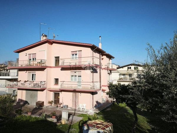 appartamento in vendita a Roma in zona Valle Muricana