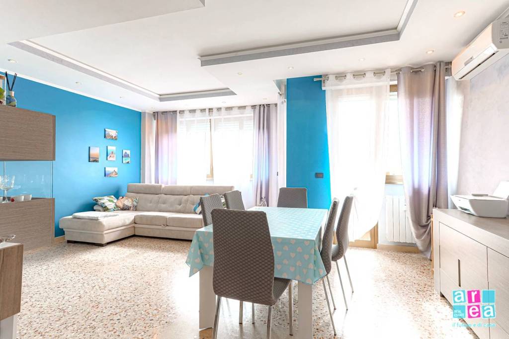 appartamento in vendita a Roma in zona Spinaceto