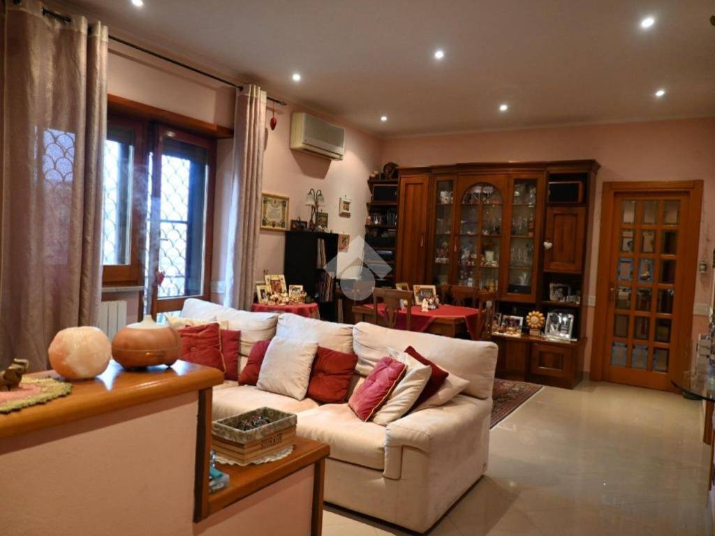 appartamento in vendita a Roma in zona Tor Bella Monaca