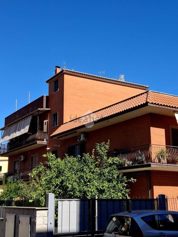 appartamento in vendita a Roma in zona Tor Bella Monaca