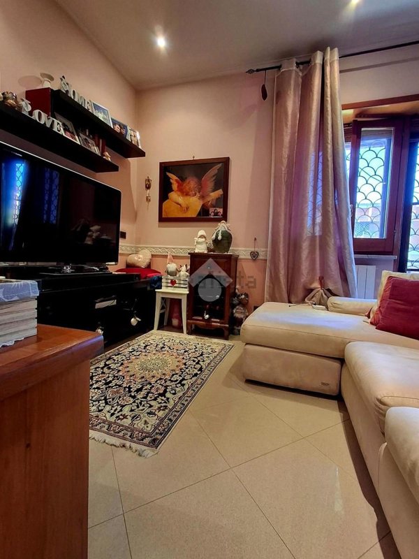 appartamento in vendita a Roma in zona Tor Bella Monaca