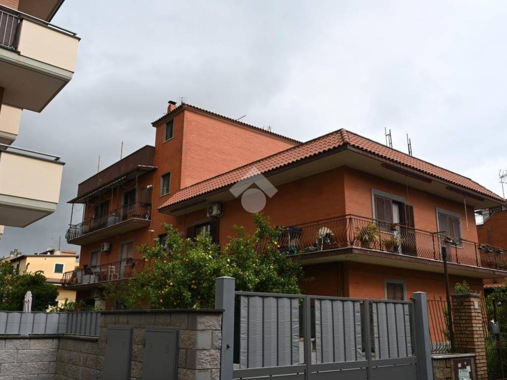 appartamento in vendita a Roma in zona Tor Bella Monaca