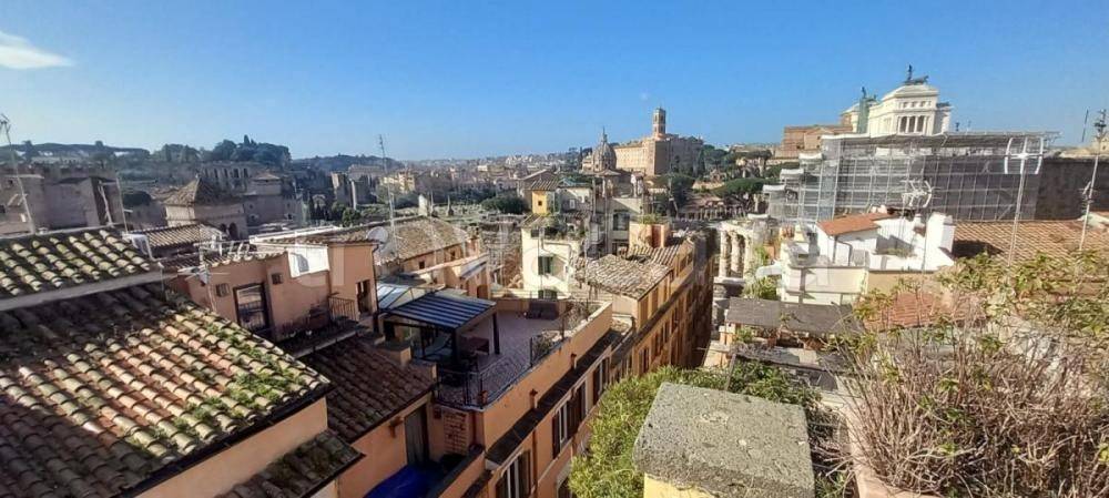 appartamento in vendita a Roma in zona Rione Monti/Campitelli