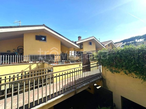 casa indipendente in vendita a Roma