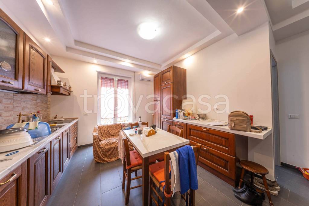 appartamento in vendita a Roma in zona Torre Angela