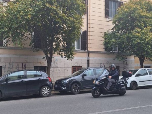 appartamento in vendita a Roma in zona Appio Latino