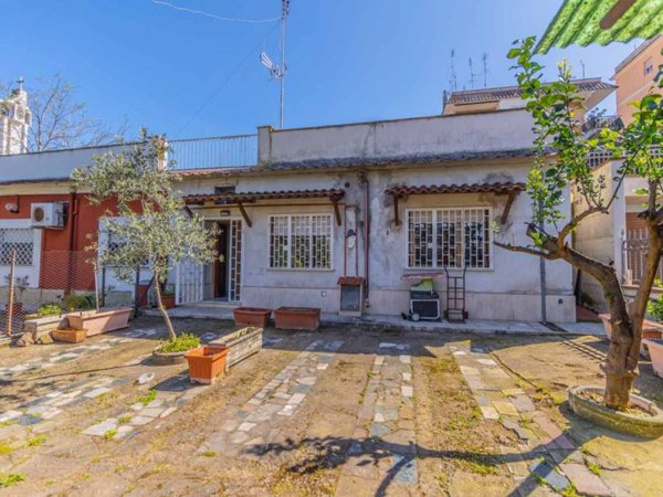 casa indipendente in vendita a Roma in zona Prenestino-Centocelle